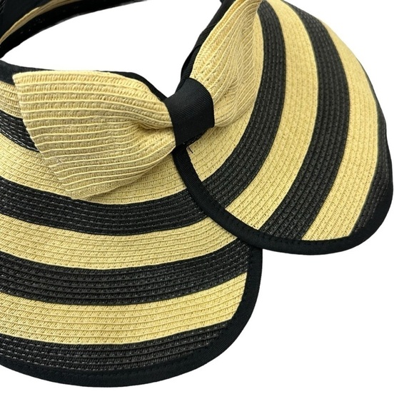 Wrap-around Straw Visor Hat | Black and Tan | Packable | SPF - Picture 7 of 12